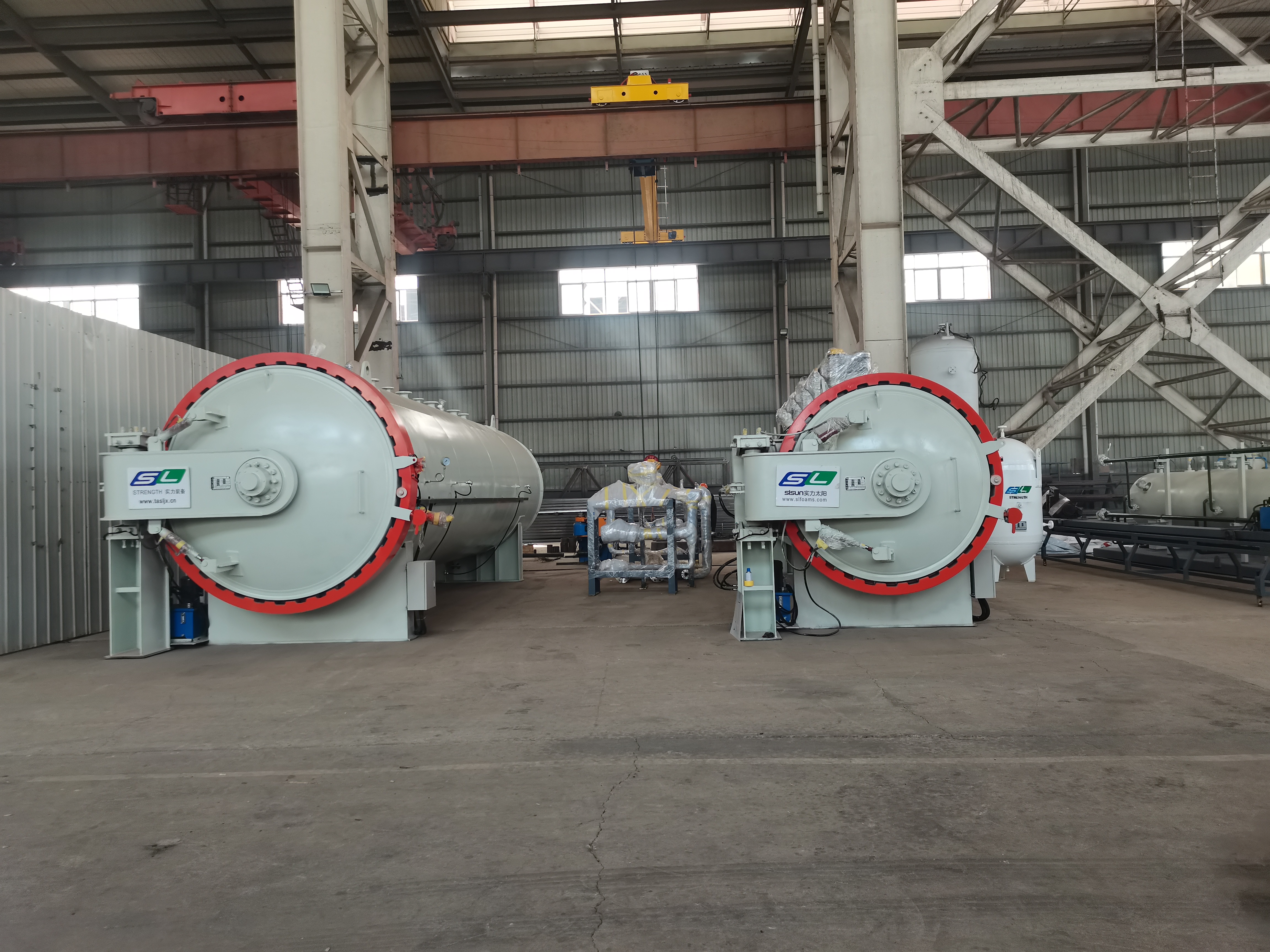 DN2000、DN2400兩臺(tái)新材料熱壓罐發(fā)往江蘇
